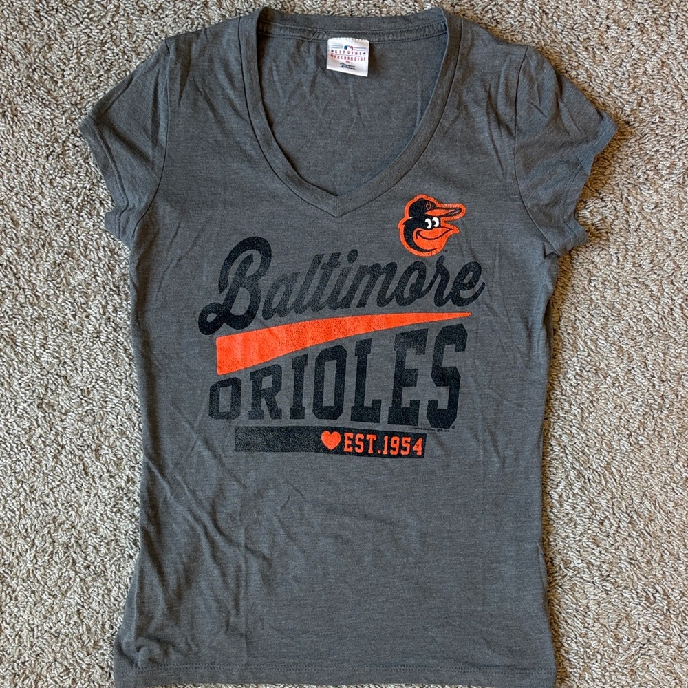 MLB Genuine Merchandise Baltimore Orioles Gray and Orange V-Neck Tee